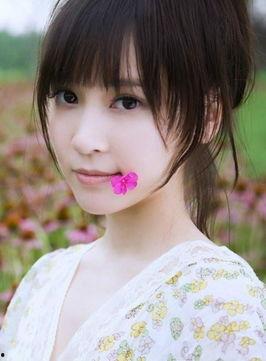 吃瓜萌主美女,美女生吃瓜的趣味日常